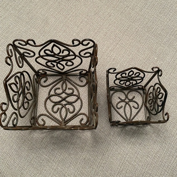 Southern Living At Home Rosedale Iron Baskets Set of 2 - Picture 7 of 8